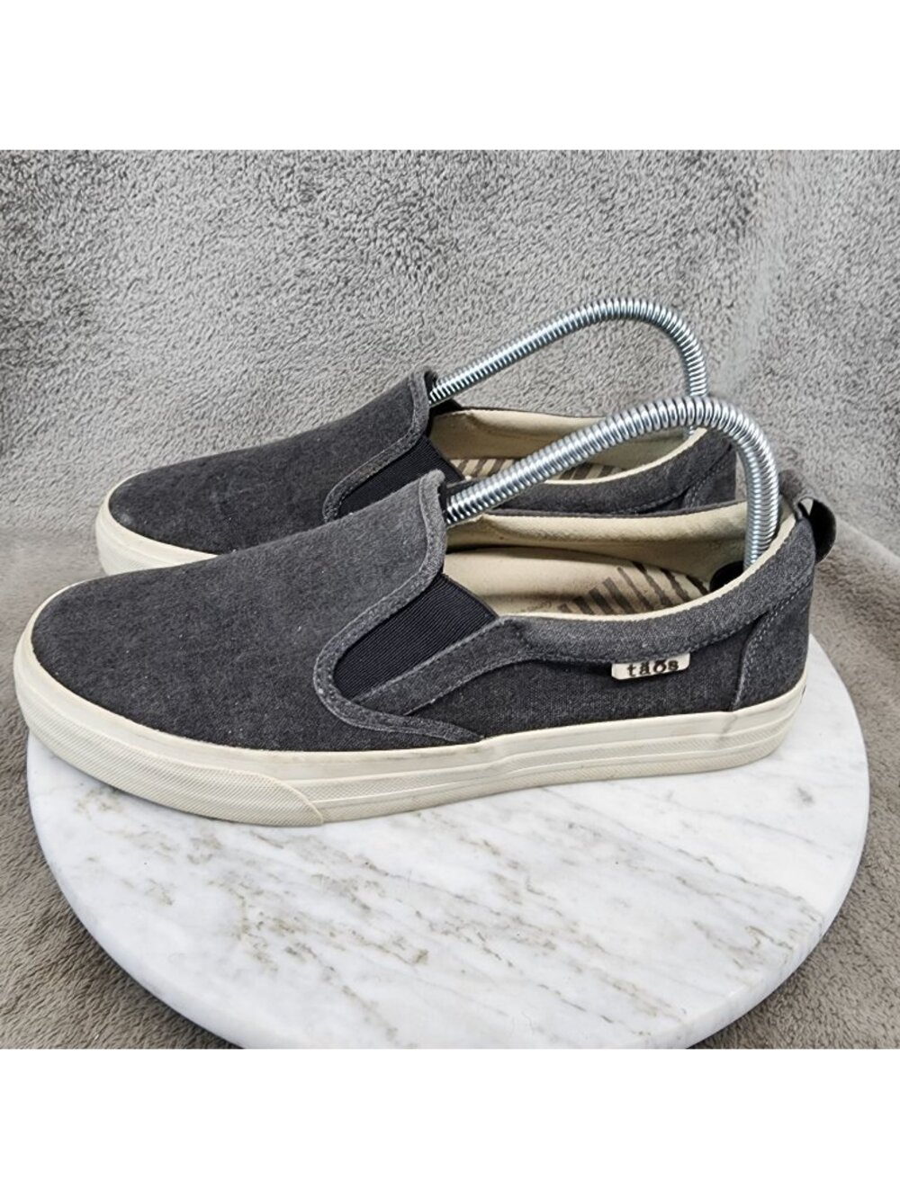 Taos Footwear Shoes Womens Size 8.5 Gray Canvas Slip On Sneakers *Read*
